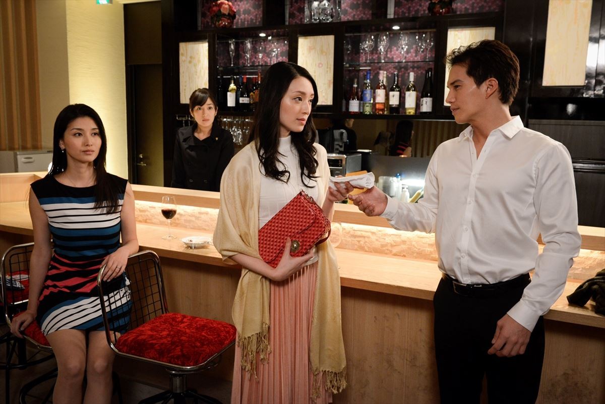 稲垣吾郎の演技が話題になった不倫ドラマ『不機嫌な果実』ワンシーン