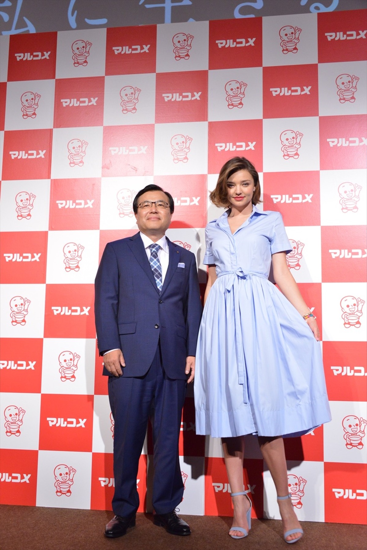 ミランダ・カー、エプロン姿で取材陣を魅了！ 息子の大好物は“西京焼と塩コンブ”