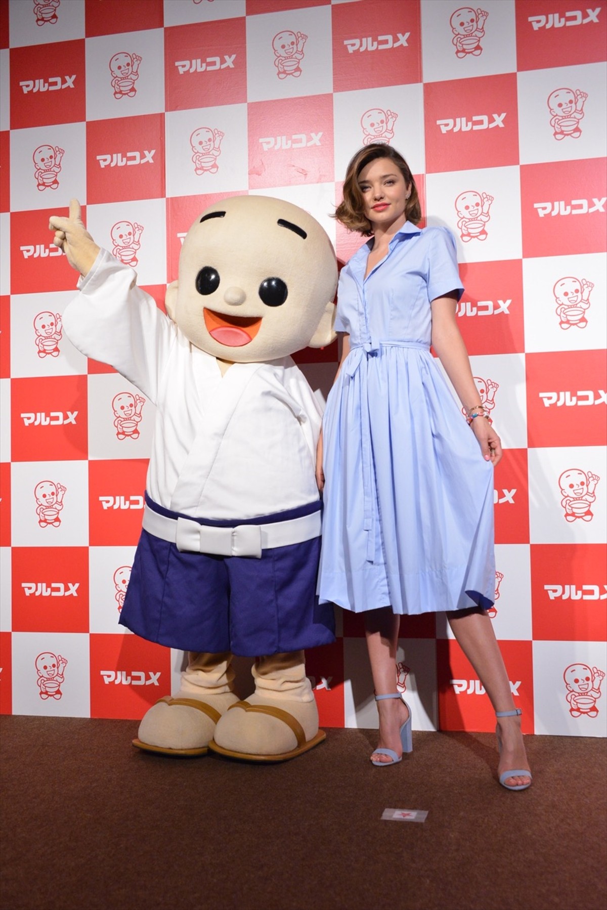 ミランダ・カー、エプロン姿で取材陣を魅了！ 息子の大好物は“西京焼と塩コンブ”