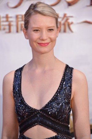 『アリス・イン・ワンダーランド／時間の旅』ジャパン・プレミアに出席したミア・ワシコウスカ