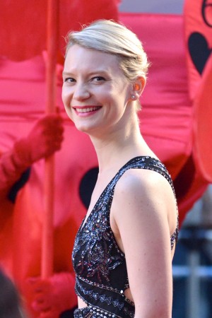 『アリス・イン・ワンダーランド／時間の旅』ジャパン・プレミアに出席したミア・ワシコウスカ