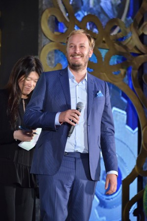 『アリス・イン・ワンダーランド／時間の旅』ジャパン・プレミアに出席しジェームズ・ボビン監督