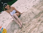 仲里依紗、夫・中尾明慶を砂に埋めスマイル！ 夫婦でハワイを満喫中？