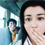 比嘉愛未、“ウワサの”一寸法師が…後ろに!?　前野朋哉のメイクに注目