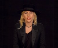 オーランド銃乱射事件の犠牲者を追悼したレディー・ガガ