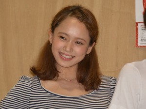 『キンキーブーツ』の稽古場公開取材に登壇したソニン