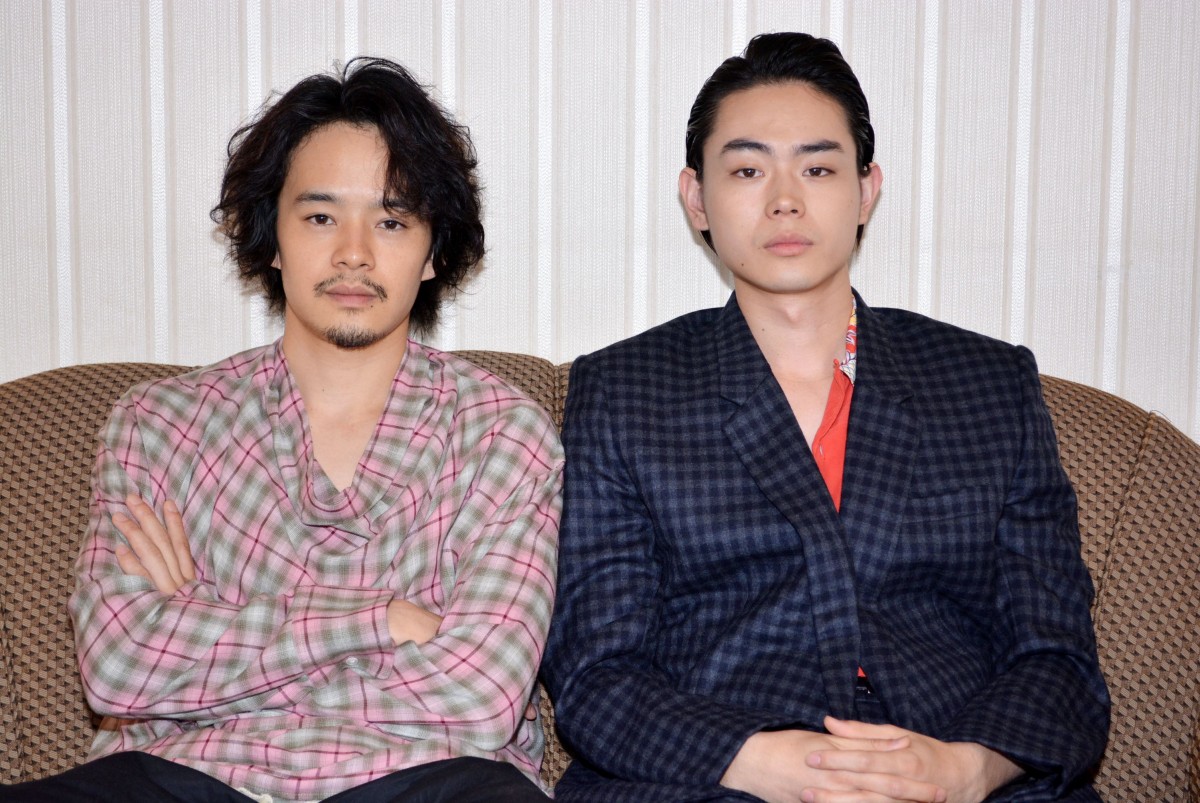 池松壮亮＆菅田将暉、互いに感じる“男の色気”