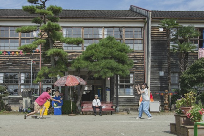 野村周平×賀来賢人、『森山中教習所』水風船で遊ぶ愉快なメイキング映像解禁!