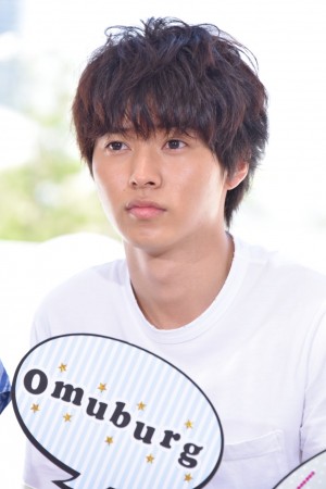 ドラマ『好きな人がいること』記者会見に登壇した山崎賢人