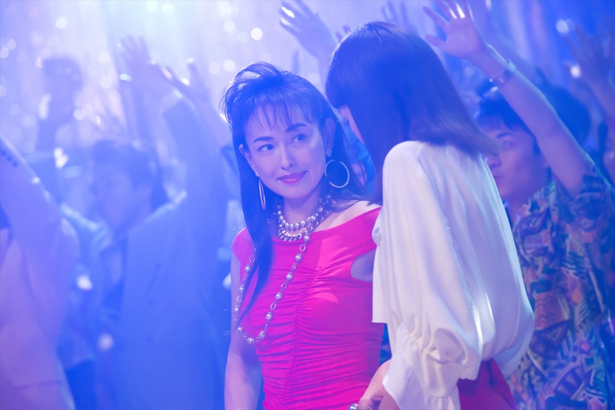 田中美奈子の美脚が話題　48歳のボディコン姿に驚きと絶賛の声