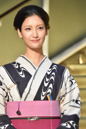 『ONE PIECE FILM GOLD』完成披露会見・舞台挨拶に登場した菜々緒