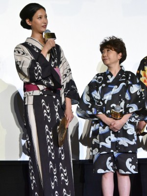 『ONE PIECE FILM GOLD』完成披露会見・舞台挨拶に登場した菜々緒と田中真弓