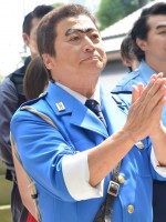 舞台版『こちら葛飾区亀有公園前派出所』ヒット祈願イベント登場したラサール石井