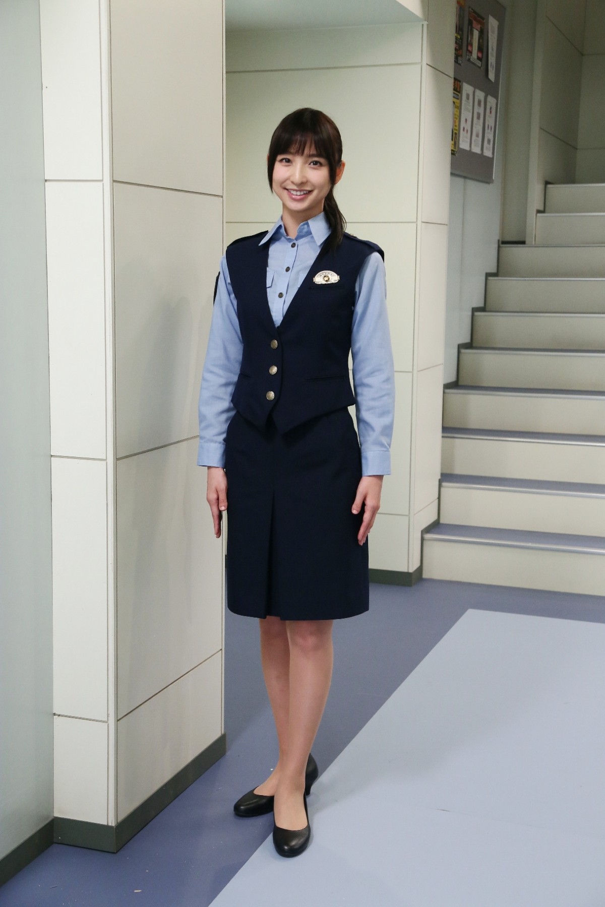 篠田麻里子、波瑠主演ドラマに“自身初”制服警官役で出演！ ロングヘアも披露