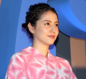 『君の名は。』完成披露試写会舞台挨拶に登壇した長澤まさみ