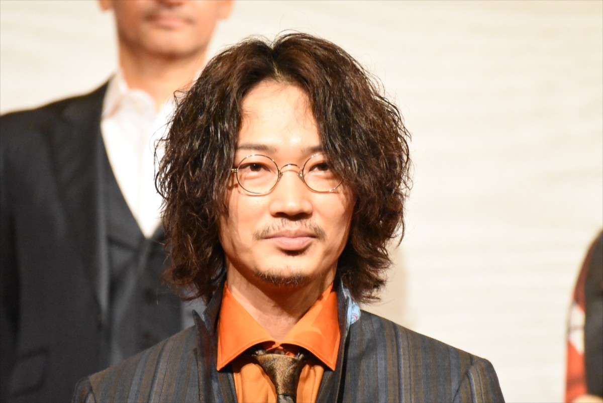 綾野剛、ラブシーン演じた妻夫木聡に親近感抱く　役作りで「一緒に住んでみた」