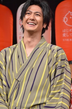 『はじめまして、愛しています。』舞台挨拶に登場した速水もこみち