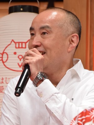 『はじめまして、愛しています。』舞台挨拶に登場した遊川和彦