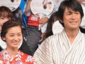 『はじめまして、愛しています。』舞台挨拶に登場した尾野真千子と江口洋介