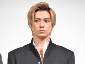『仰げば尊し』舞台挨拶に登場した真剣佑
