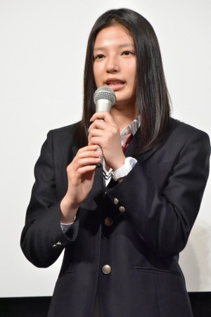 『仰げば尊し』舞台挨拶に登場した石井杏奈