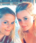 【写真】リース・ウィザースプーン、母娘2ショットに驚きの声「双子みたい」