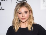 仏での惨事にクロエ・モレッツらセレブが嘆きのツイート