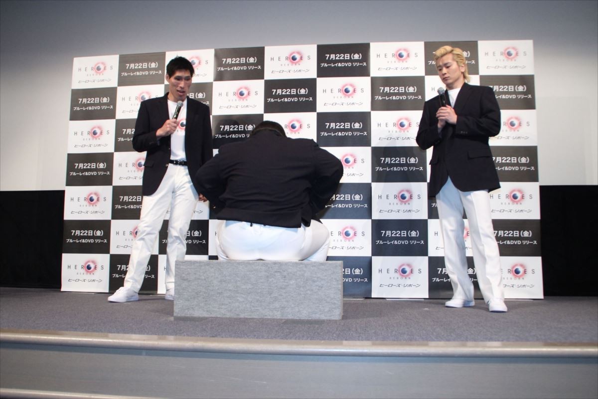 篠原信一、130キロのメイプル超合金・安藤を軽々と“お嫁さん”だっこ
