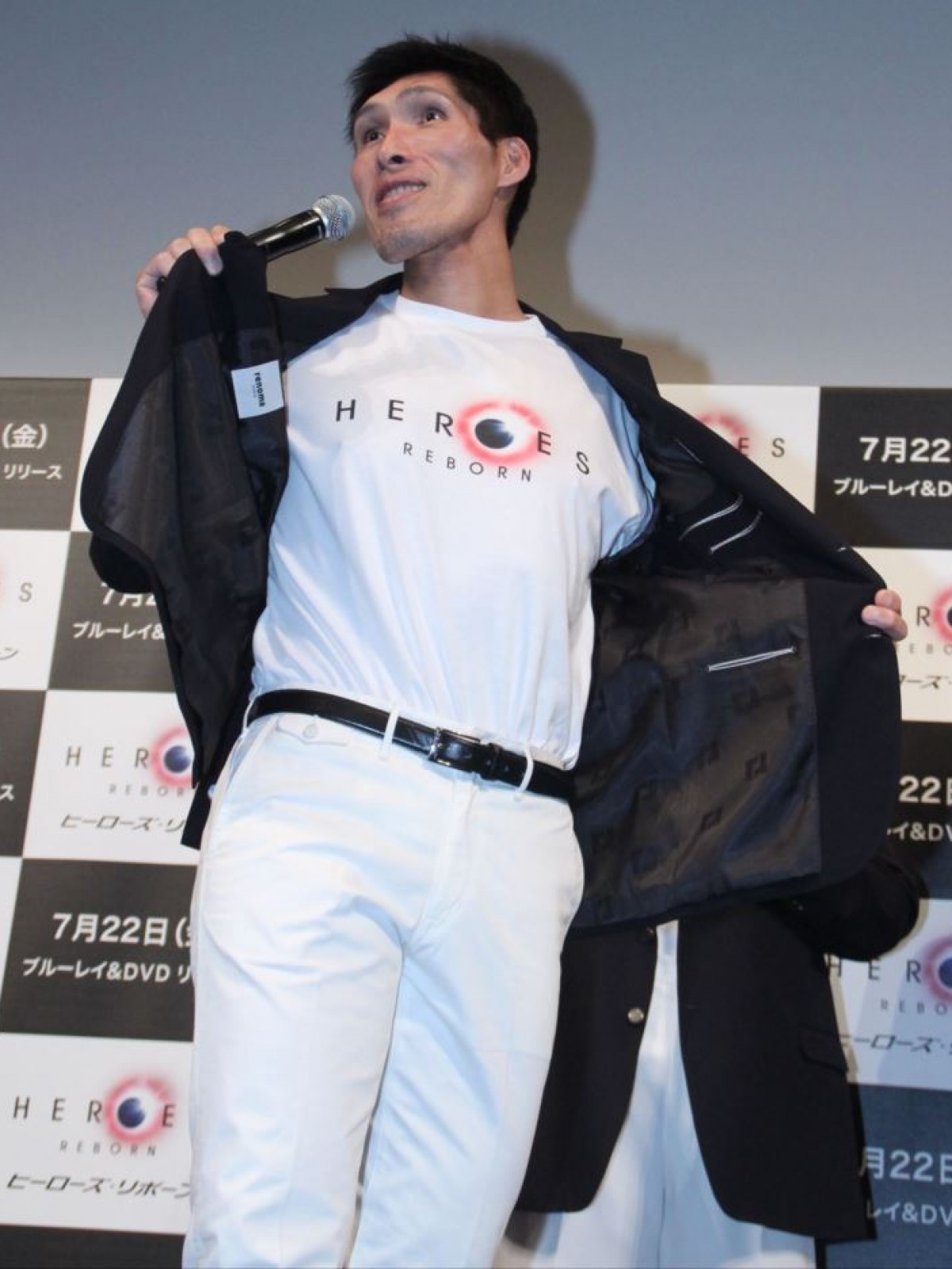 篠原信一、130キロのメイプル超合金・安藤を軽々と“お嫁さん”だっこ