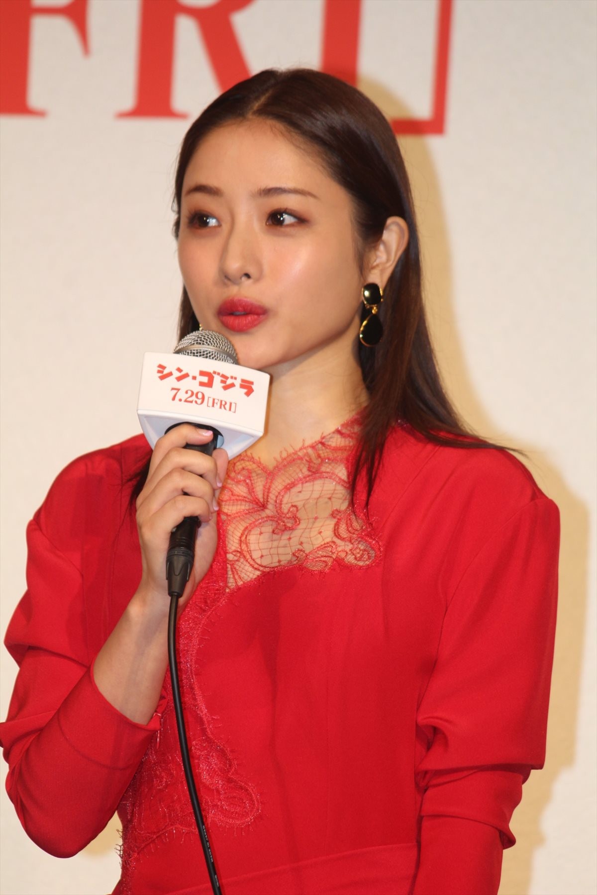 石原さとみ、『シン・ゴジラ』出演で「原爆や放射能について考えさせられた」