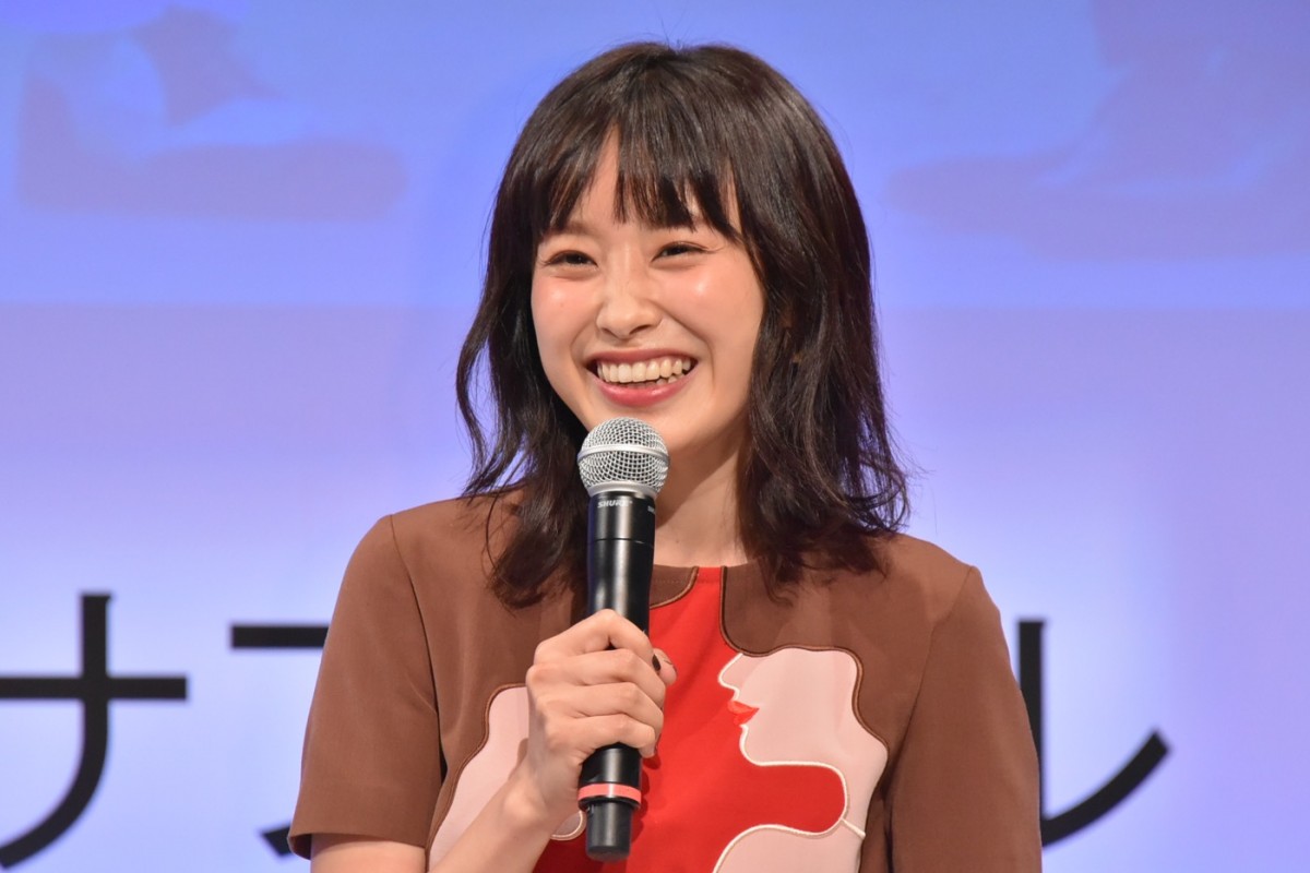 高橋愛、モー娘。曲『恋愛レボリューション21』でランウェイを闊歩！ 