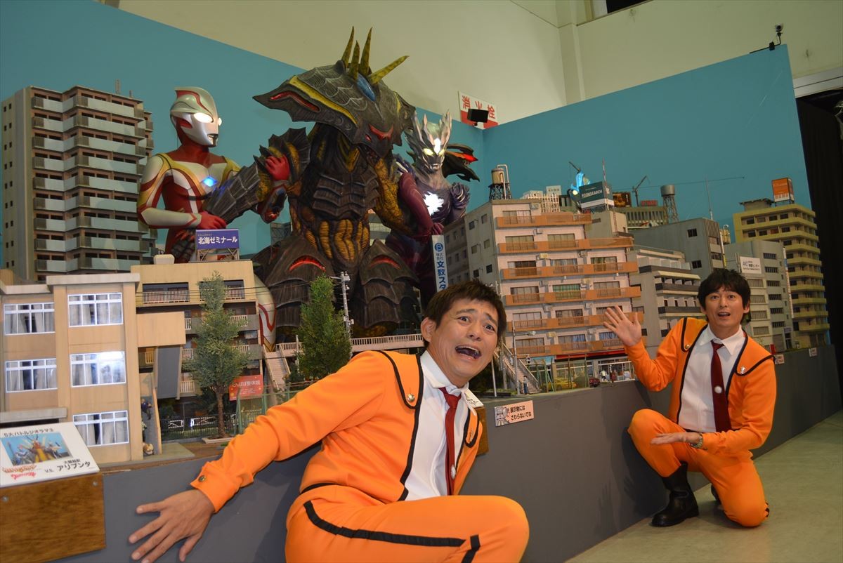 博多華丸・大吉、超巨大ウルトラマンに興奮！「青森のねぶたみたい」