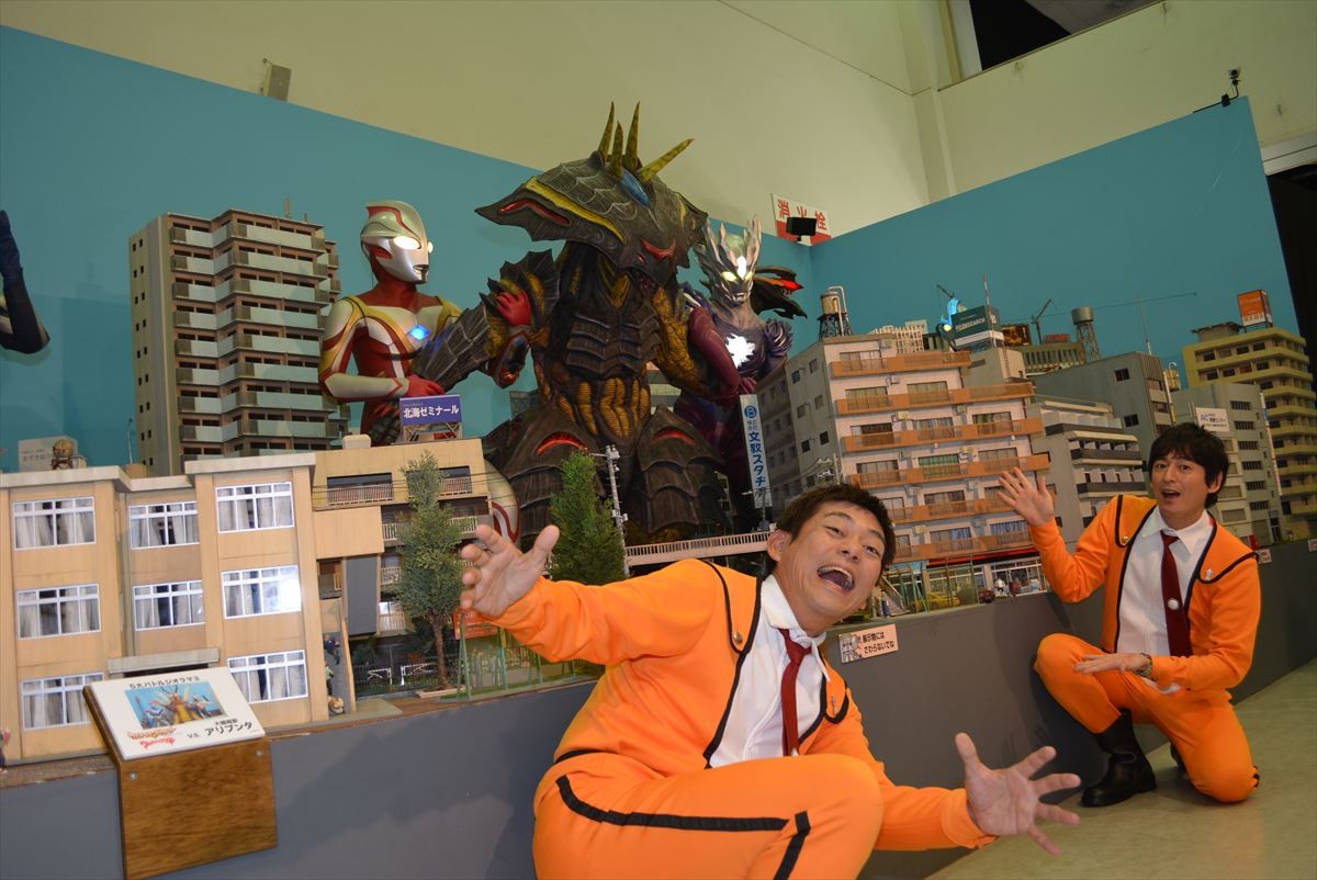 博多華丸・大吉、超巨大ウルトラマンに興奮！「青森のねぶたみたい」