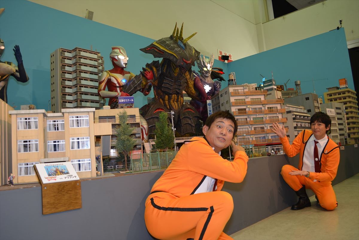 博多華丸・大吉、超巨大ウルトラマンに興奮！「青森のねぶたみたい」