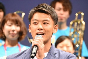 竹内涼真、『青空エール』完成披露舞台挨拶に登場　