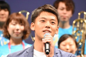 竹内涼真、『青空エール』完成披露舞台挨拶に登場　