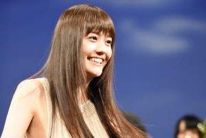 松井愛莉、『青空エール』完成披露舞台挨拶に登場　