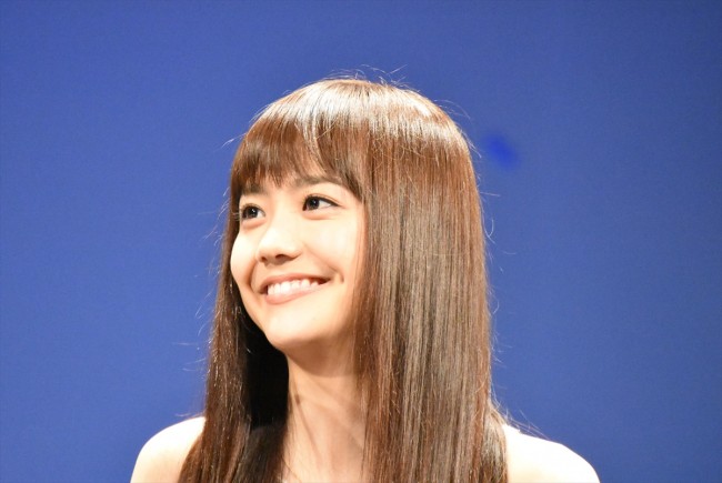 松井愛莉、『青空エール』完成披露舞台挨拶に登場