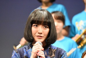 小島藤子、『青空エール』完成披露舞台挨拶に登場　