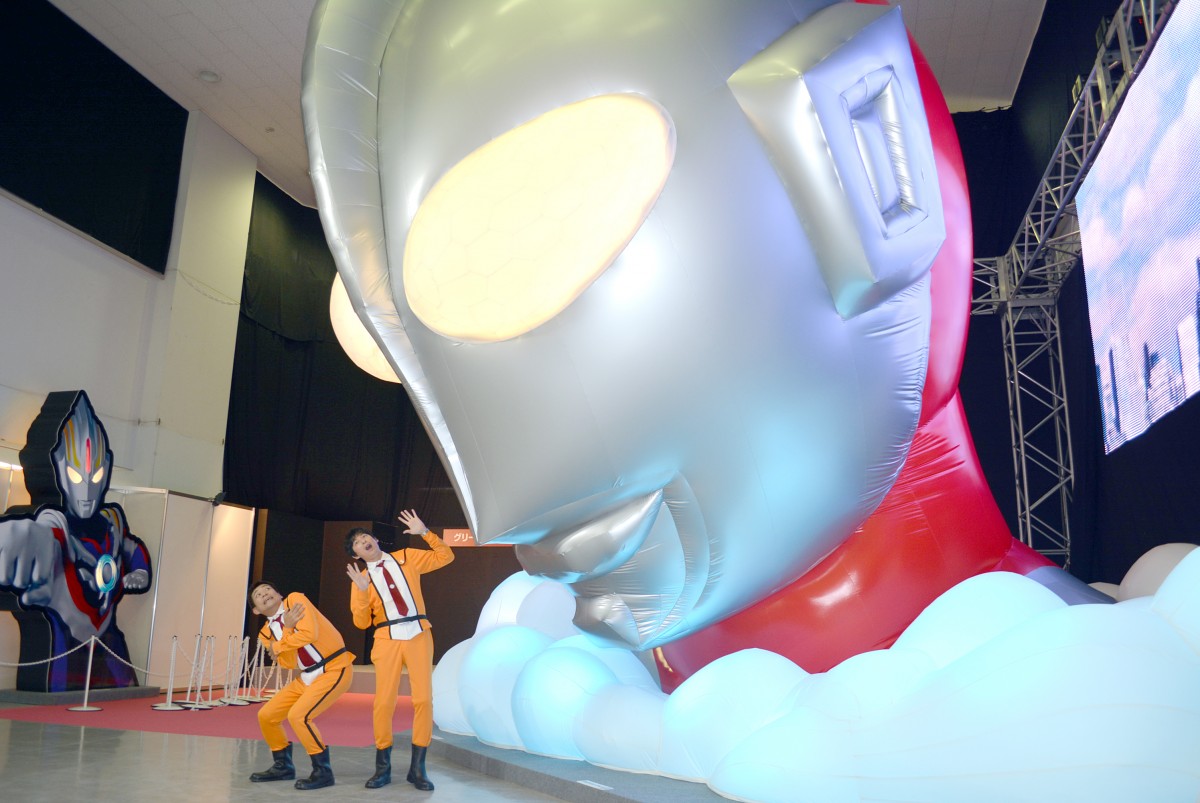 博多華丸・大吉、超巨大ウルトラマンに興奮！「青森のねぶたみたい」
