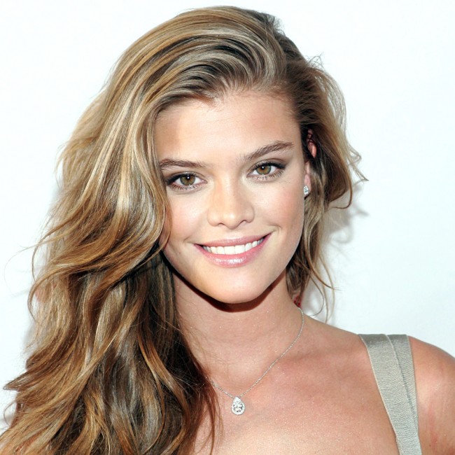 プロフィール用　ニーナ・アグダル、Nina Agdal