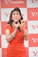 Y！mobile「Android One」発売記念イベントに出席した田中美奈子