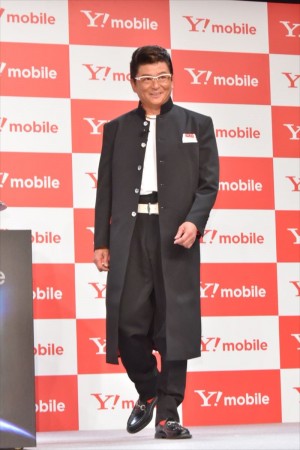 Y！mobile「Android One」発売記念イベントに出席した哀川翔