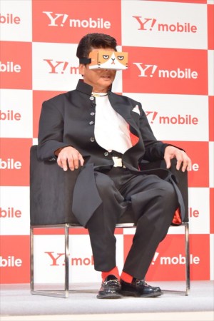 Y！mobile「Android One」発売記念イベントに出席した哀川翔