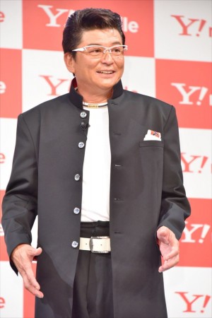 Y！mobile「Android One」発売記念イベントに出席した哀川翔