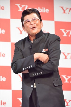 Y！mobile「Android One」発売記念イベントに出席した哀川翔