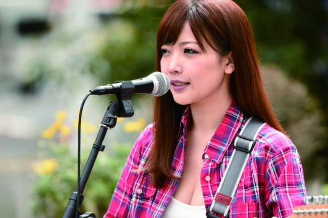 藤田恵名が大胆グラビアに挑戦!映画『EVIL IDOL SONG』より