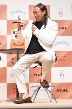 「カフェオーレの日」PRイベントに出席した秋山竜次（ロバート）