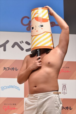 「カフェオーレの日」PRイベントに出席した秋山竜次（ロバート）