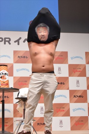 「カフェオーレの日」PRイベントに出席した秋山竜次（ロバート）